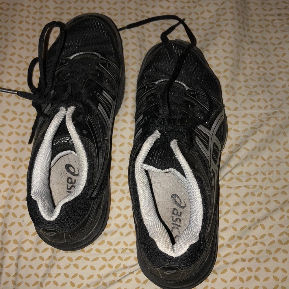 ASICS volleyball shoes size 7